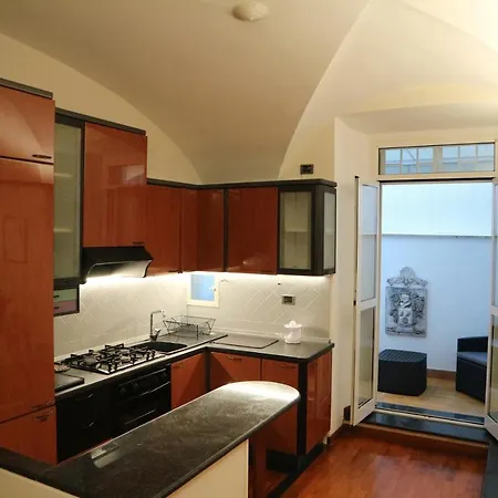 Almapetra Colosseo Řím